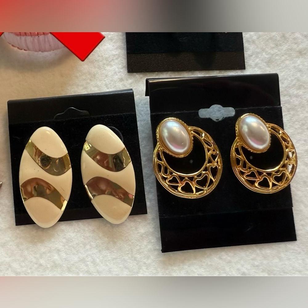 🔥 2/$8, 3/$10, 4/$12 🔥 Assorted Vintage / Costume Earrings $4 each